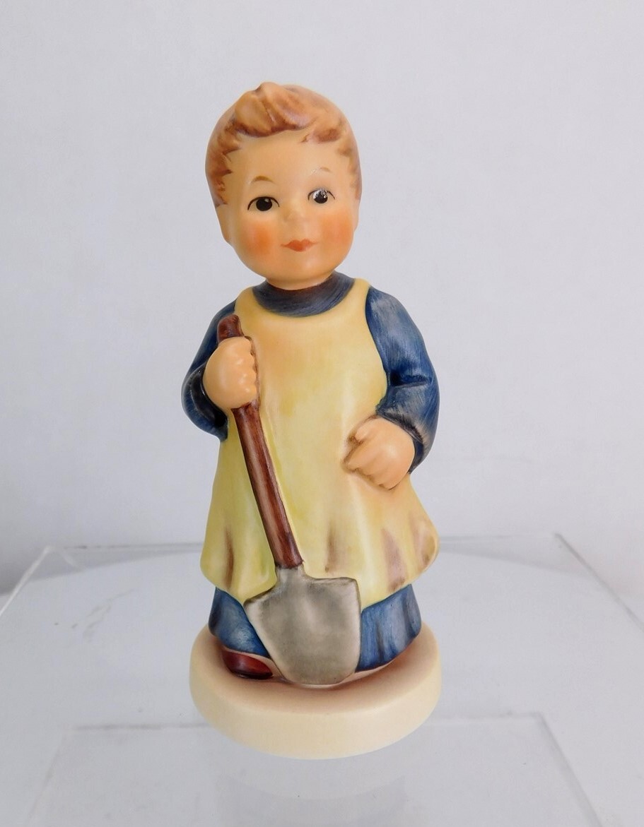 Vintage Hummel 3 5/8″ Figurine “GARDEN TREASURES” TMK 7 #727 w/HUMMEL CLUB PIN
