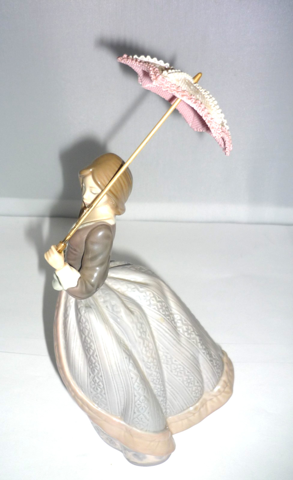 Vintage Lladro’ Angela 5211 Retired Figurine Flawless Parasol w Box Spain