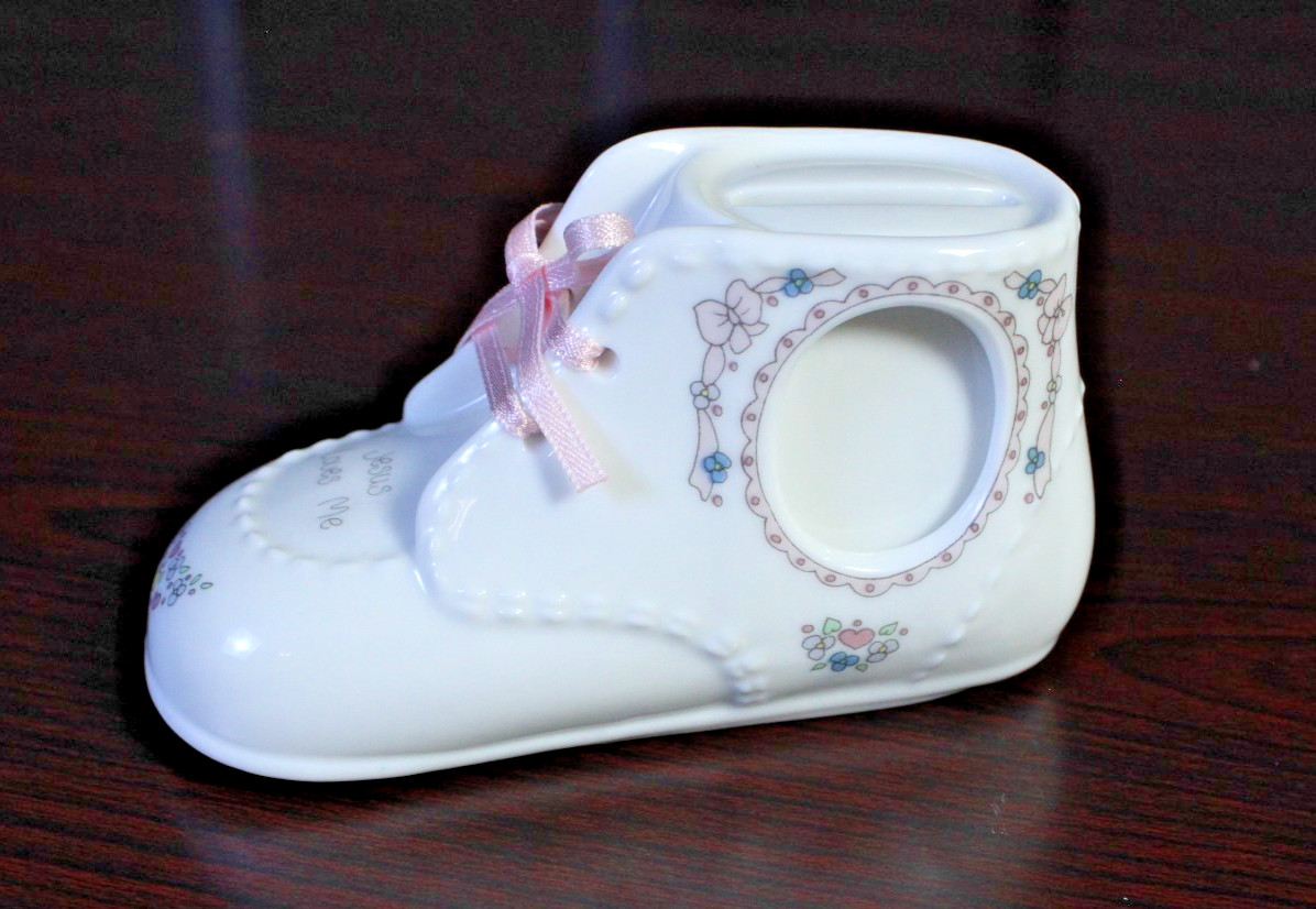 Vintage 1991 Precious Moments Samuel J Butcher “Jesus Loves Me” Girls Shoe Bank