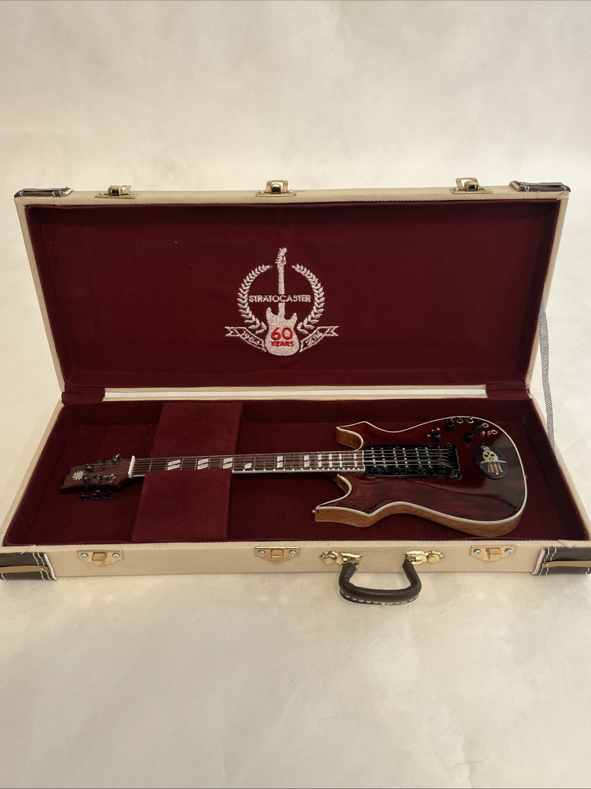 Axe Heaven Jerry Garcia Tophat Miniature Guitar Replica – Case Included