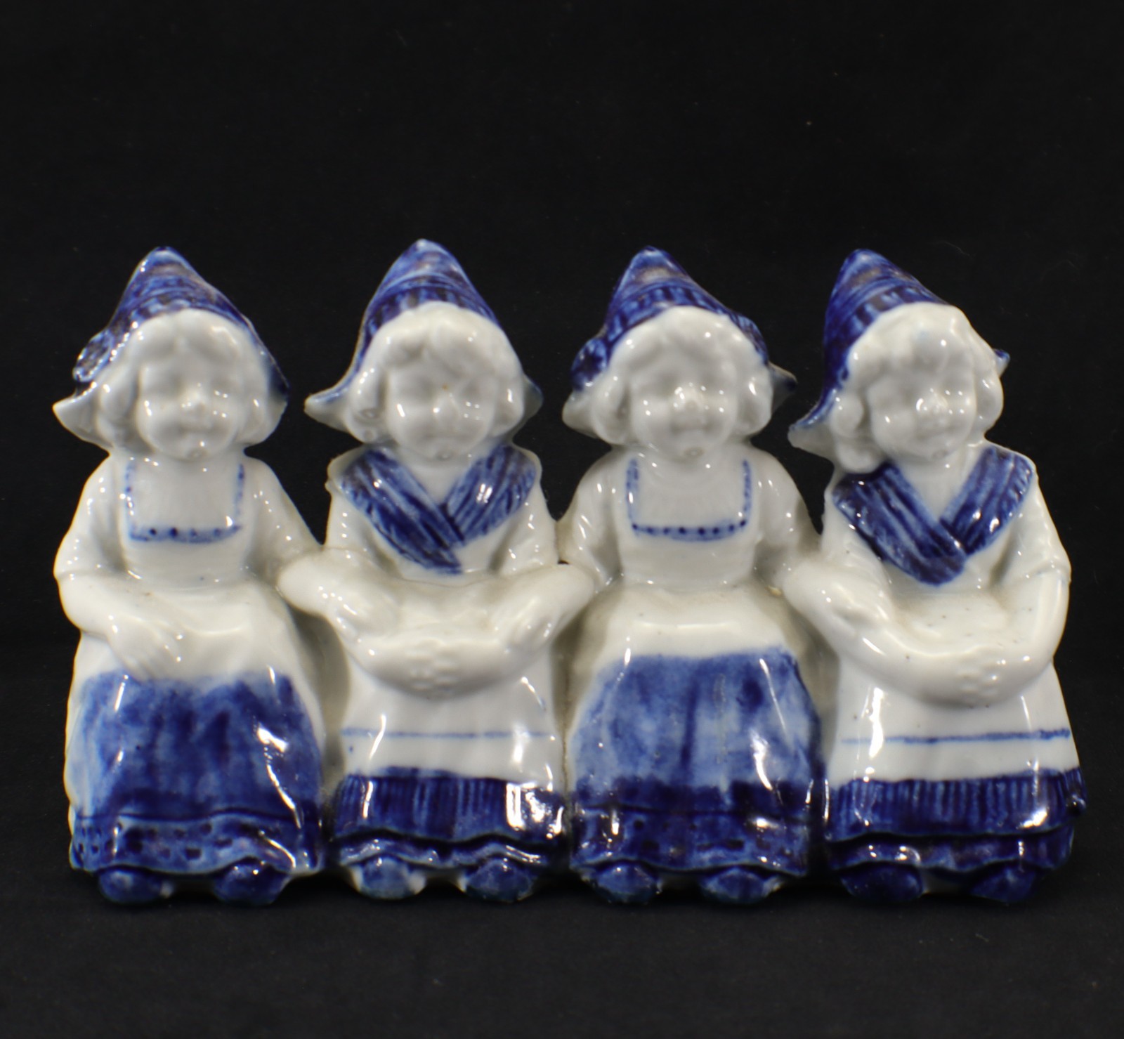 Four Traditional Dutch Girls Figurine Seated in a Row Delft Style 5.5″ Vintage *