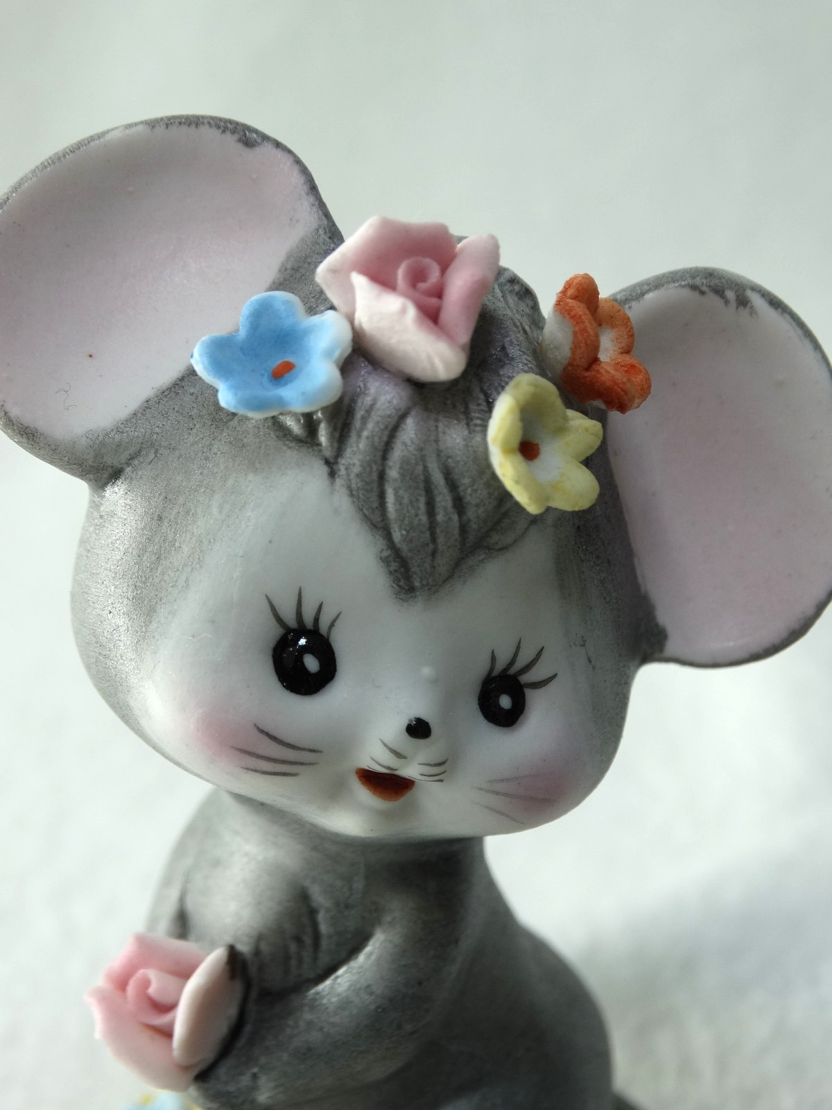 Vintage Napcoware Gray Mouse / Flowers Figurine Ceramic Bisque C-8616 3 1/4″ h
