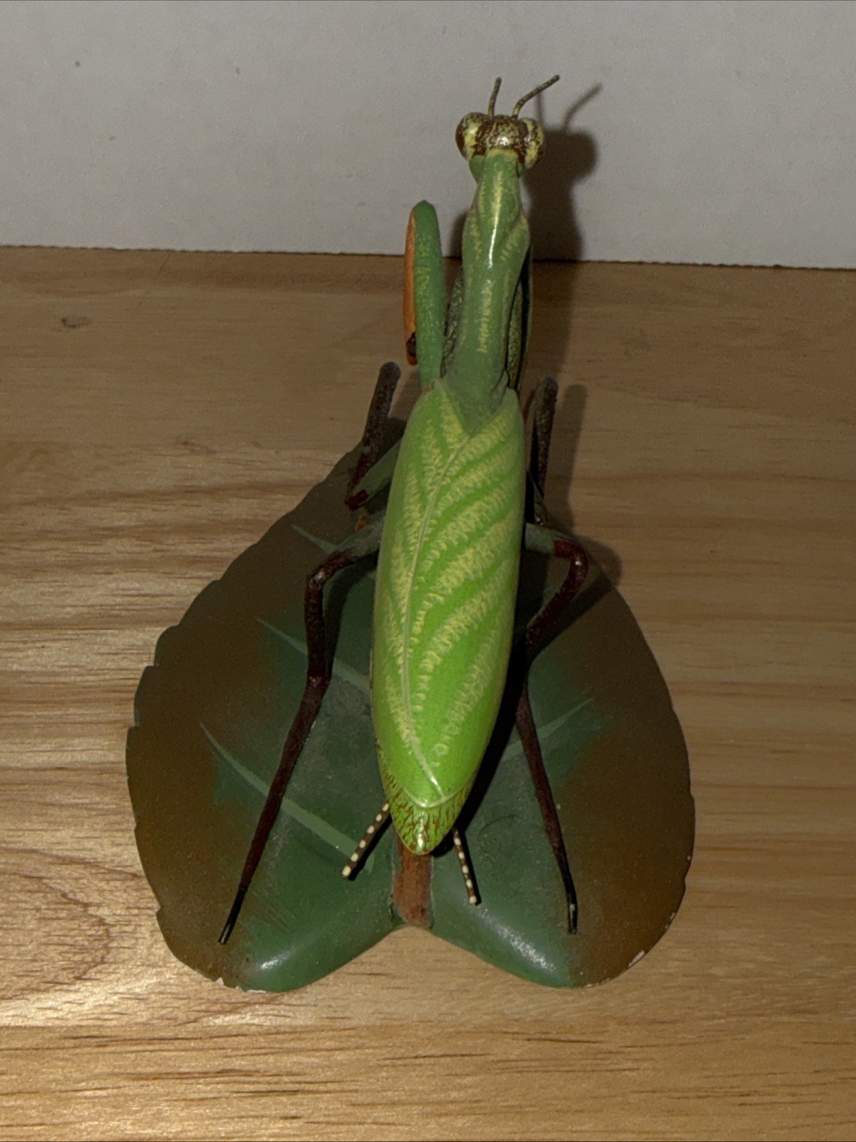 Bugs by Nature Crafts Inc USA Praying Mantis Hand Carved Hand Painted Lifelike