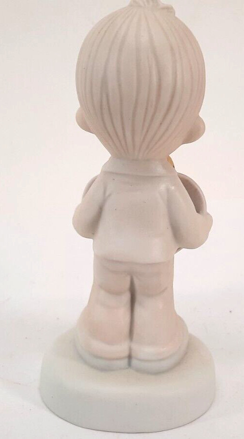 Set Of 2 Precious Moments E-7153 & E-7154 Boy/Girl Holding Heart 1981 Figurines