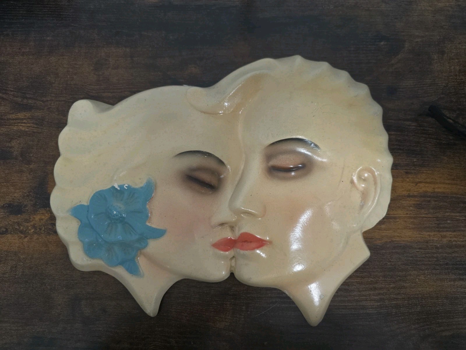 Vintage Chalk ware Couple Faces Kissing Art Deco