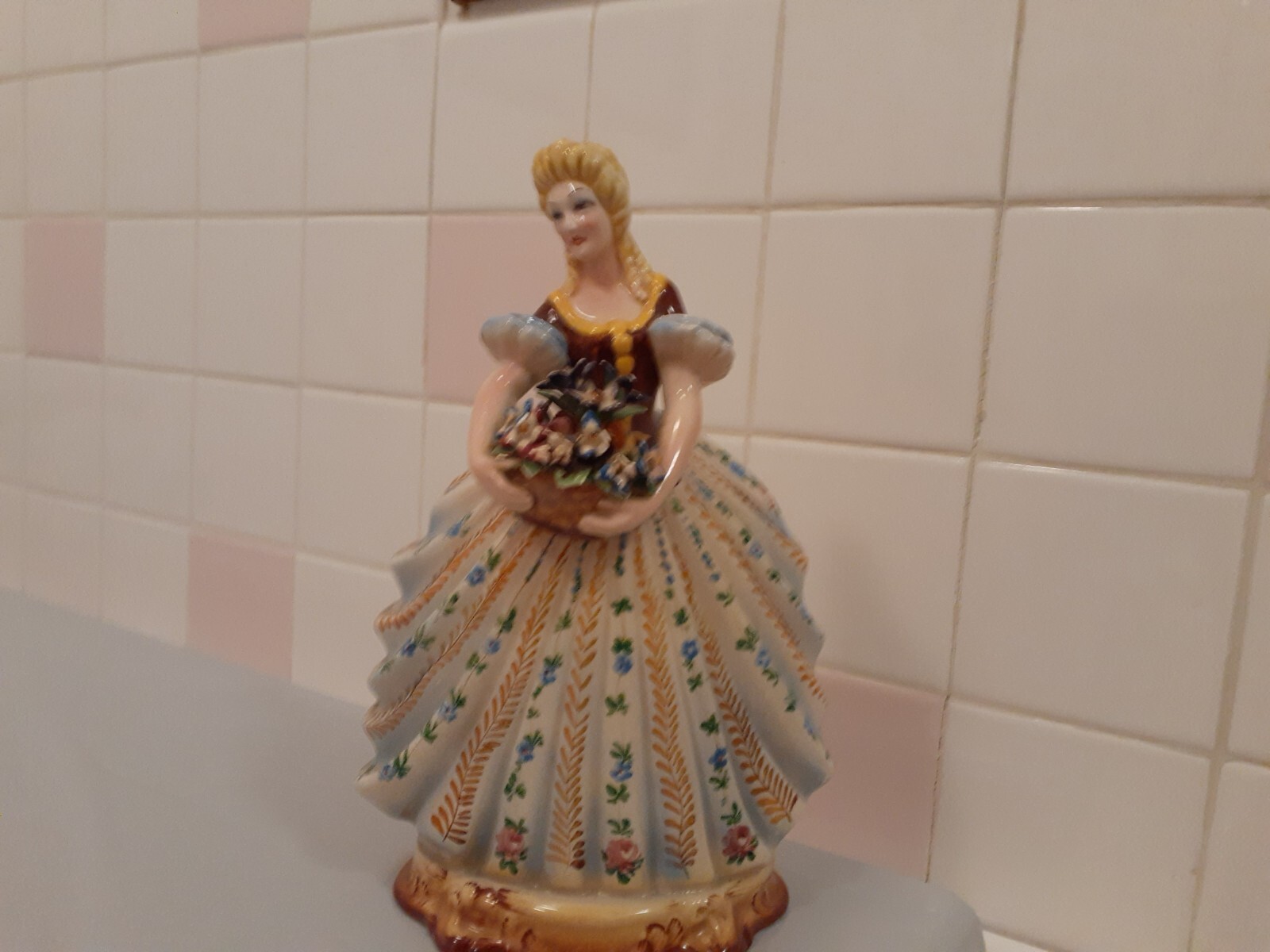 ZSZ FS Nove Italy Ceramic Beautiful Lady with Gorgeous Dress Figurine 10.3″ tall