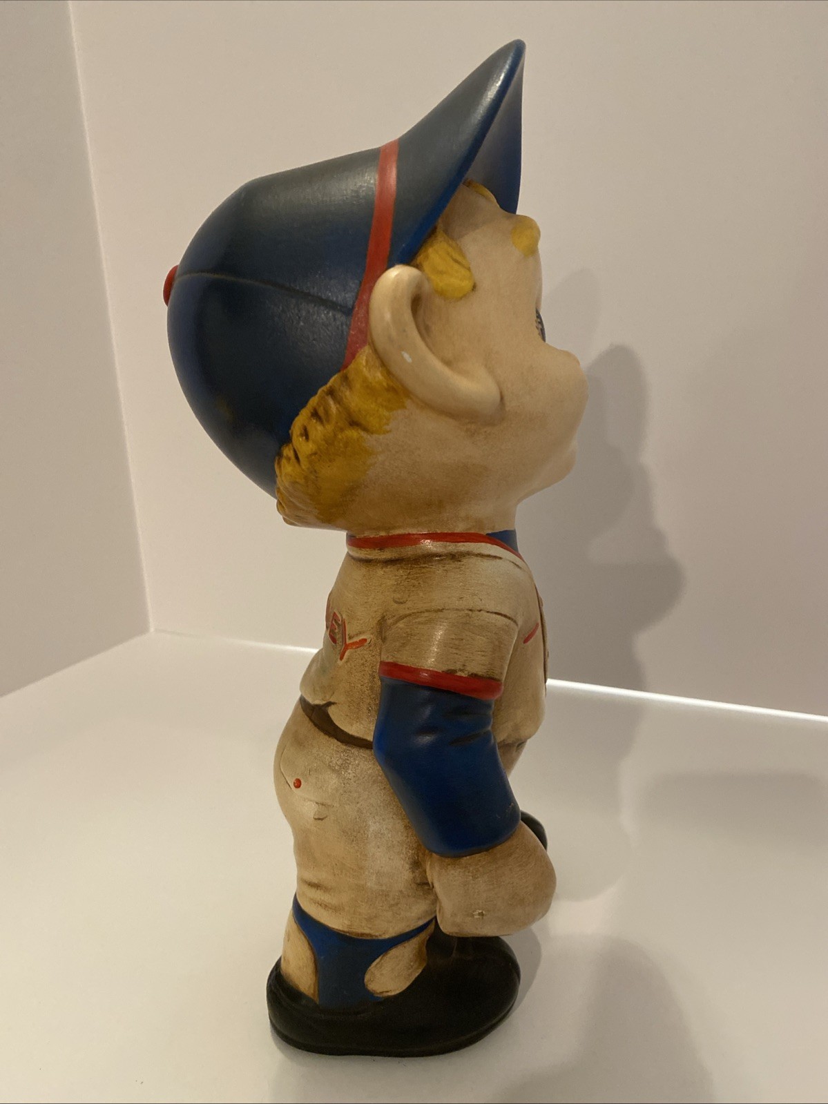 Vintage 1972 Atlantic Mold Baseball Player 11.5″ Smiley Ceramic Statue White/Red