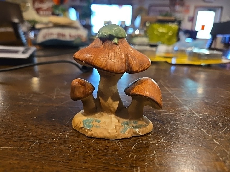 Lefton Turtle Mushrooms Toadstools Figurine Vintage