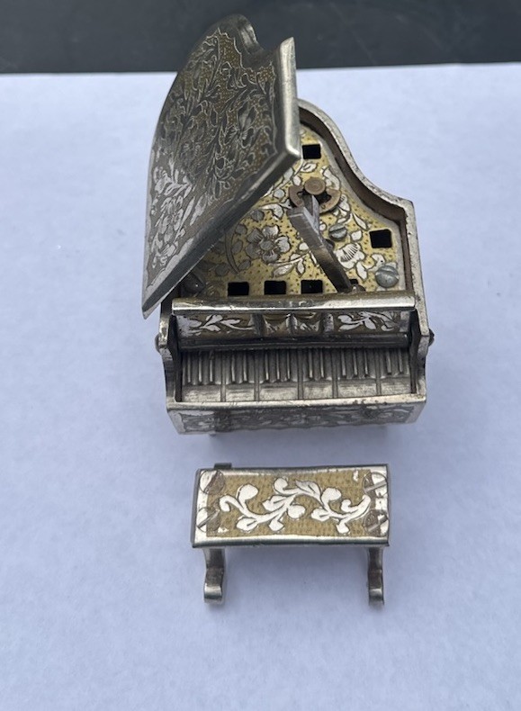 Miniature Grand Piano Music Box Figurine Floral Metal Decor Not Working