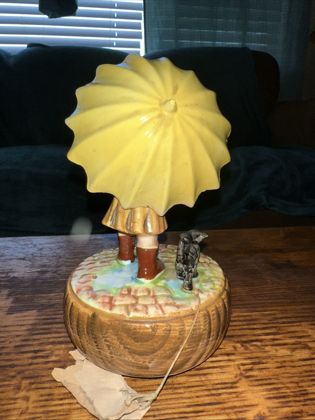 AMERICAN GREETINGS VINTAGE CORP GIRL W/UMBRELLA FIGURINE RAINY DAY JAPAN
