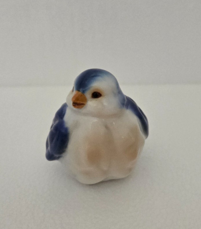 HOMECO BABY BLUEBIRD FIGURINE ~ BLUEBIRD OF HAPPINESS ~ PORCELAIN 2″ X 2 3/4″