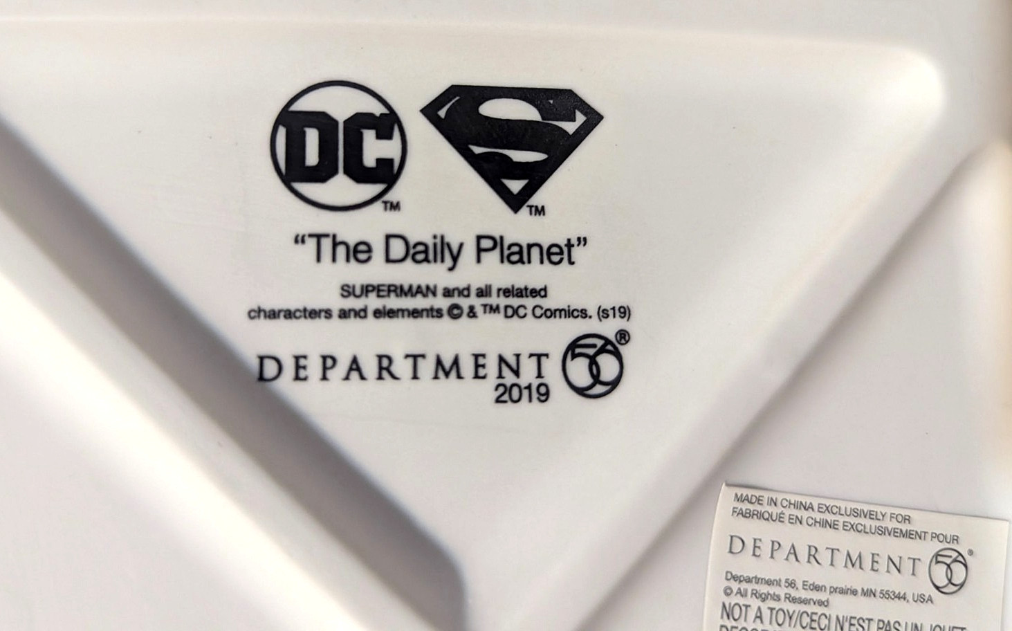 Department 56 DC Comics The Daily Planet Superman Superhero Retired #6002319 NEW