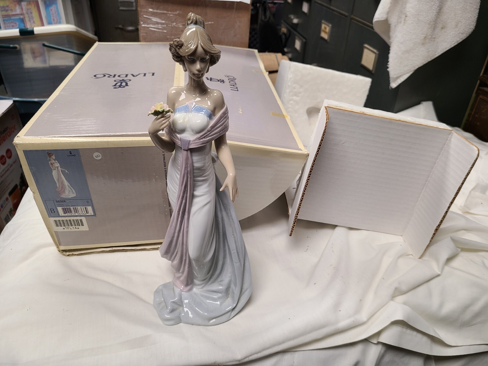 Lladro 6366 Summer Infatuation Statue In Original Box Excellent Shape