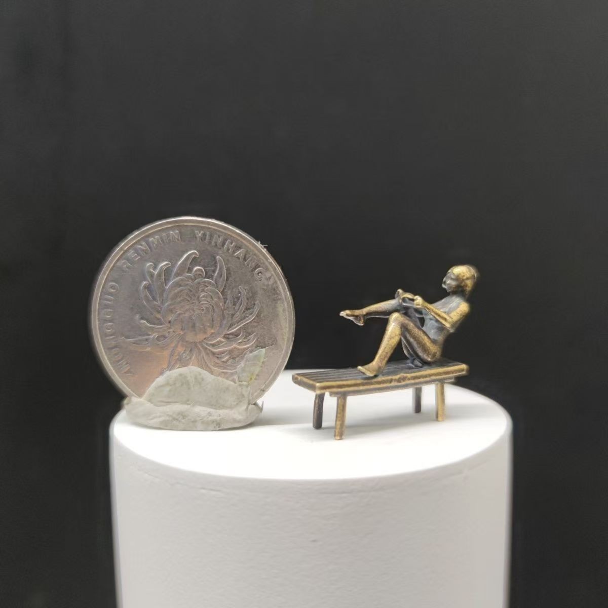 Mini Brass Seated Pin-Up Figurine – Retro Art Collectible Decor Statue