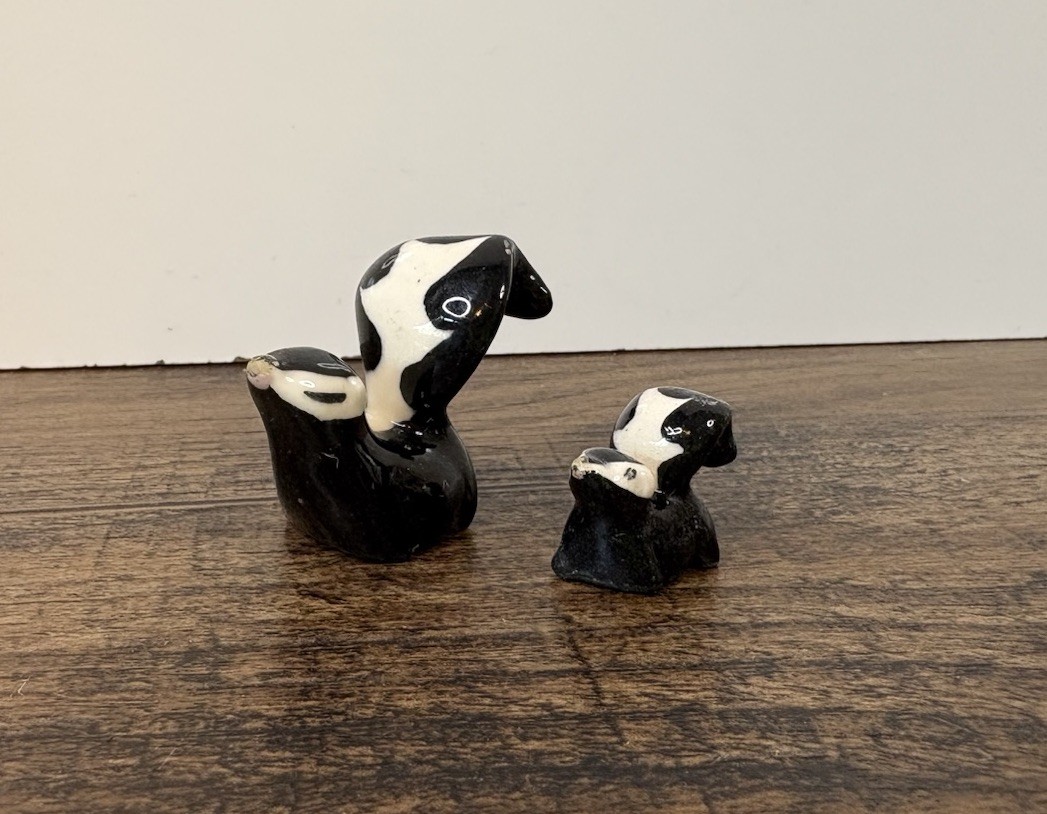Vintage Mom & Baby Skunk Figurine Set Miniature Ceramic Set Of 2