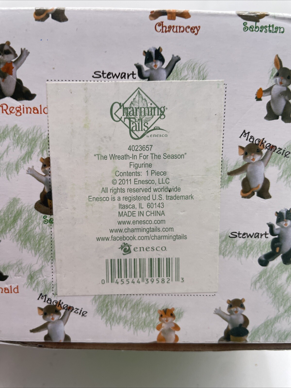 Charming Tails ‘THE WREATH-IN FOR THE SEASON” CHRISTMAS MOUSE New In Packaging!
