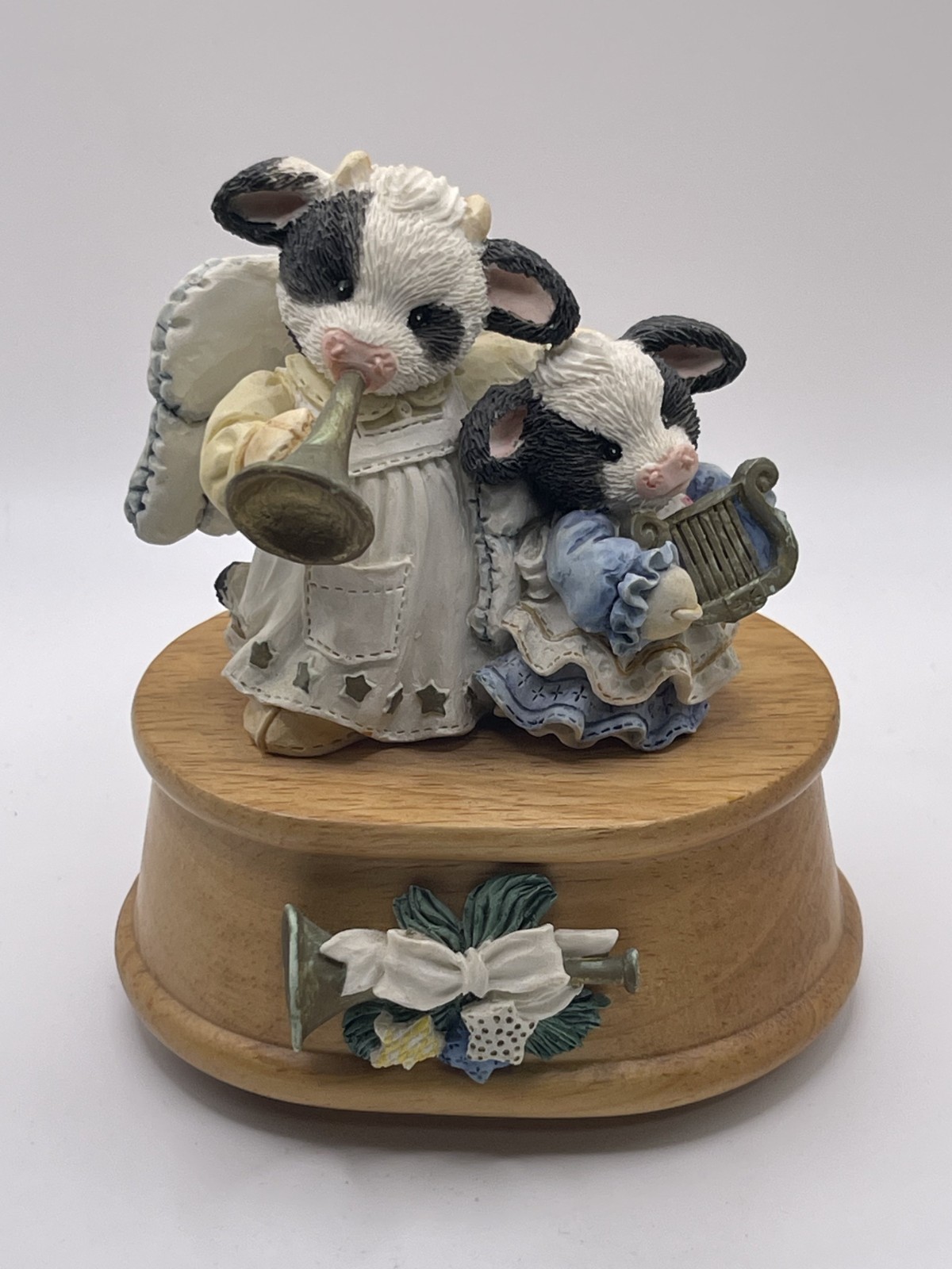 1994 Mary’s Moo Moos “Angels We Have Herd On High” Musical Music Box #651699
