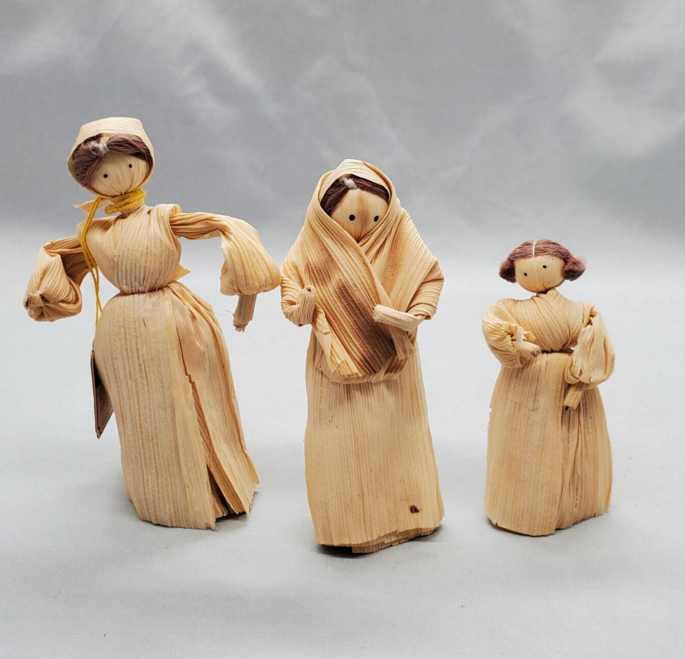 Vintage 3 Corn Husk Women Dolls Handcrafted Folk Art Mom Grandma Daughter Rustic