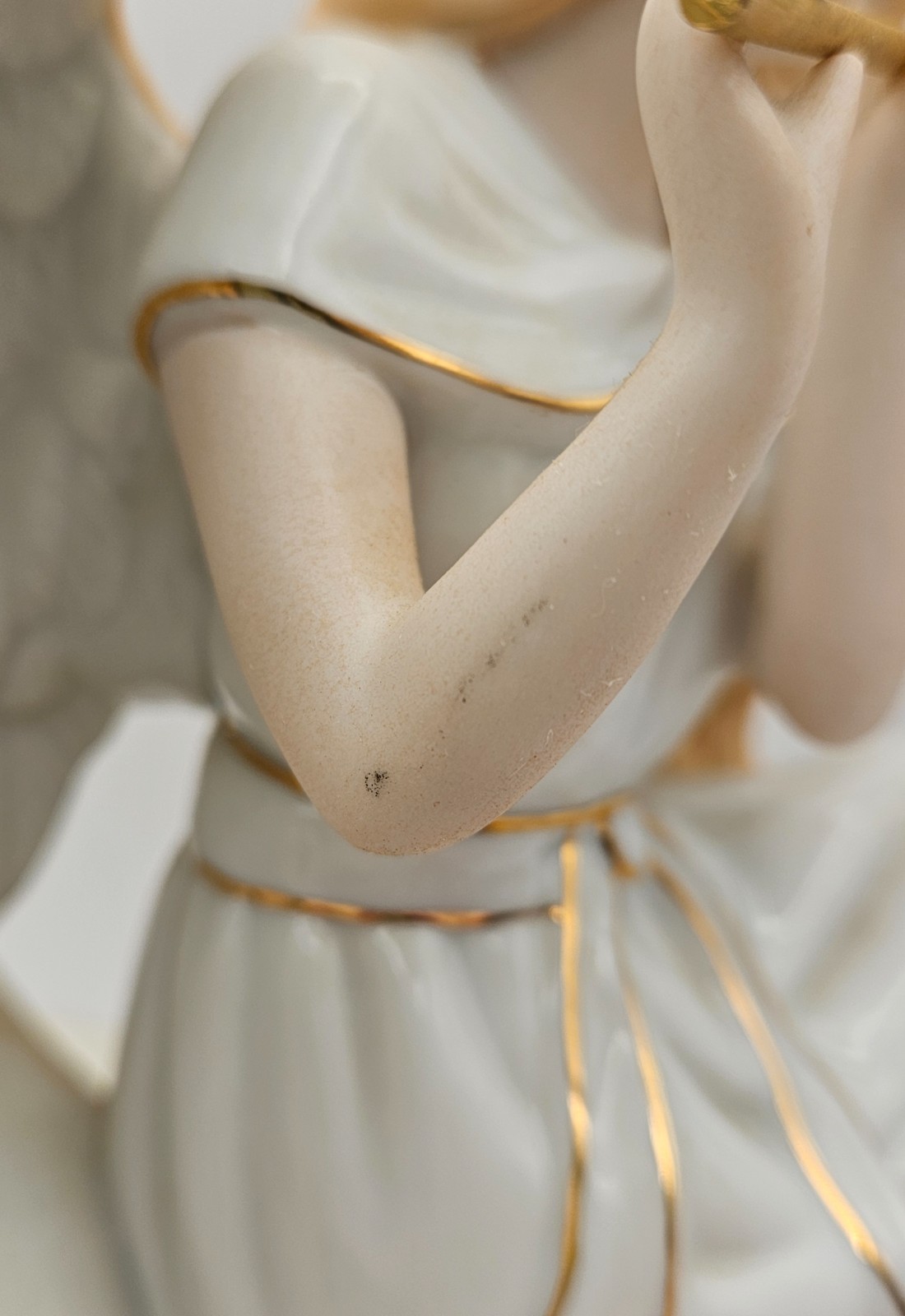 Angel Playing Flute Porcelain Wind Up Music Box Figurine Stars Gold Trim 9″