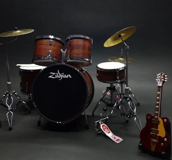 New Miniature Drum Brown Rock + 3 Guitars Musical Instruments Display Gift 1/6