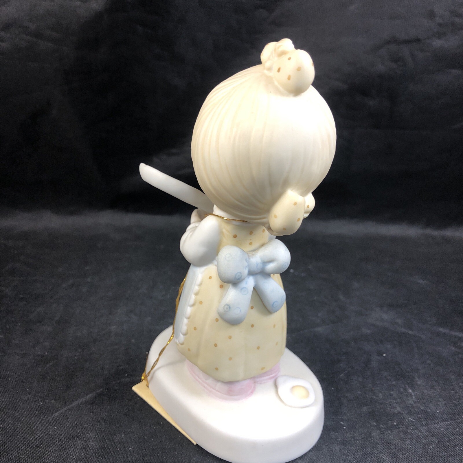 Precious Moments Figurine Eggs Over Easy Little Girl Jonathon David Enesco 1979