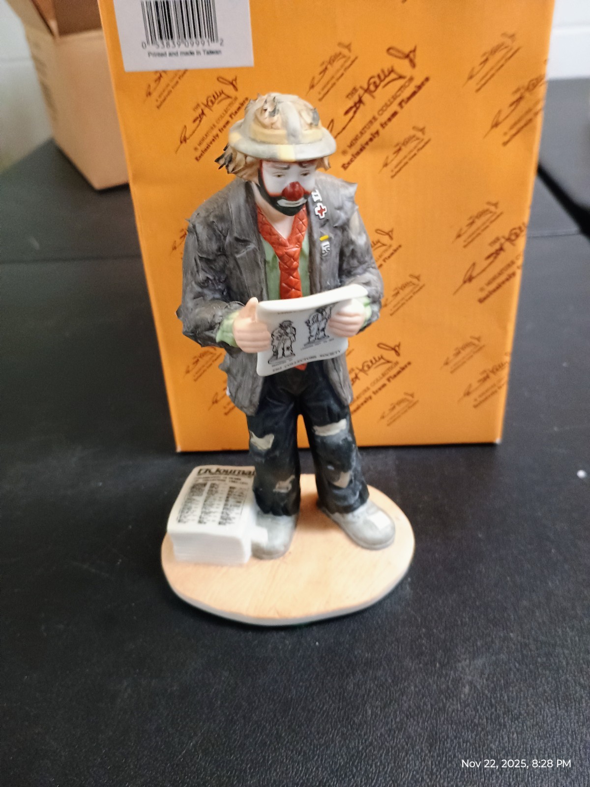 Emmett Kelly Jr Figurine Ten Years of Collecting #9991 with Box