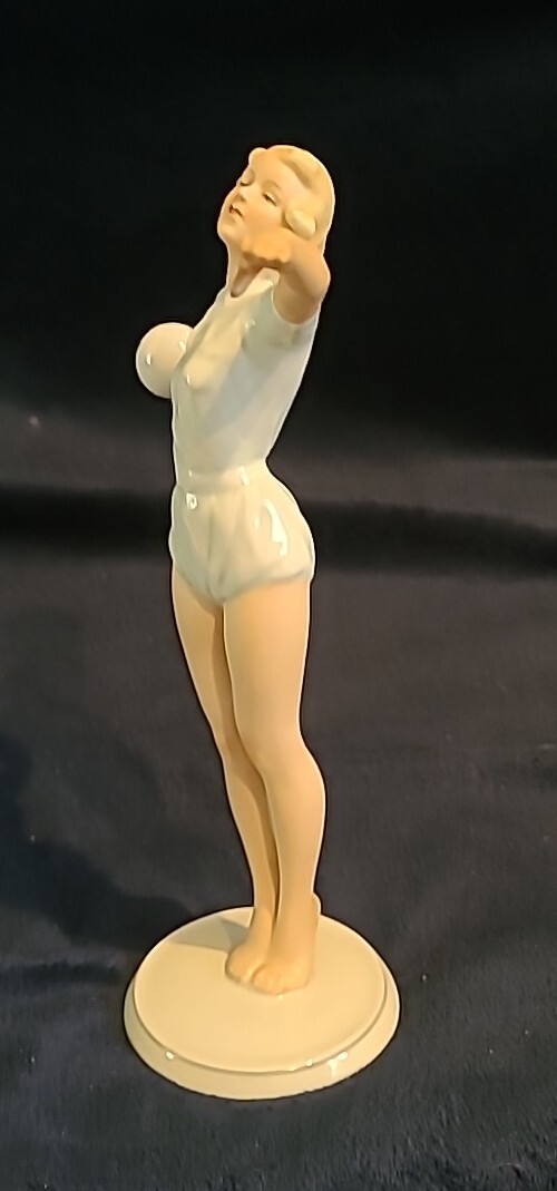 Vintage Schaubach-Kunst German Art Deco Athlete With Volleyball – 9 1/2″ tall