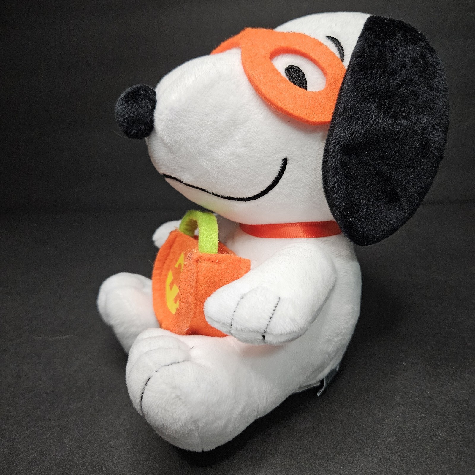 Hallmark Peanuts Snoopy Plush Halloween Trick Treat Orange Pumpkin Mask Stuffed