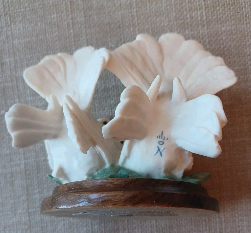 Capodimonte Vtg “Cooing Pigeons” By Giuseppe Armani White Doves Love