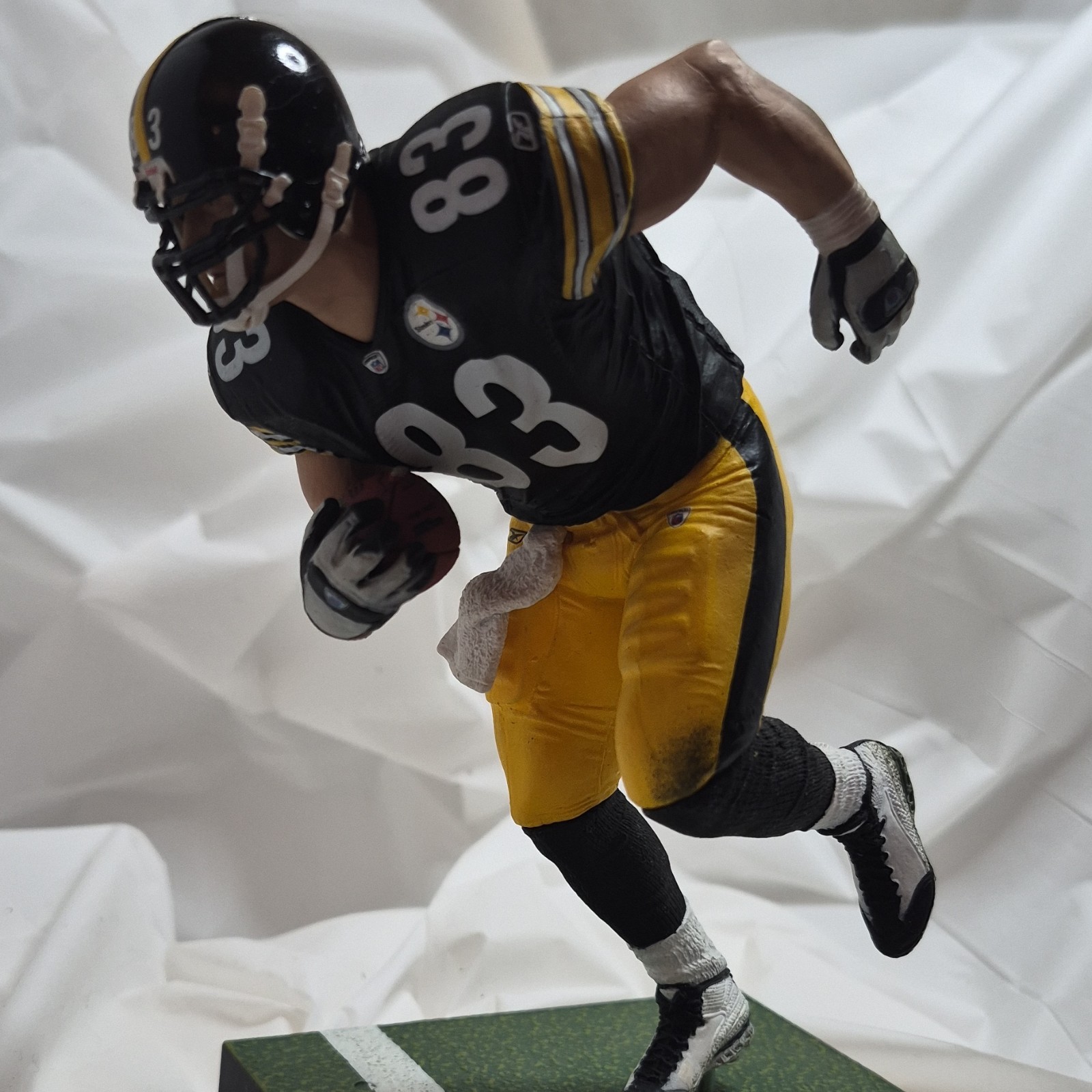 Pittsburgh Steelers Heath Miller #83 Resin Football Figurine w/ Base 3D Effect