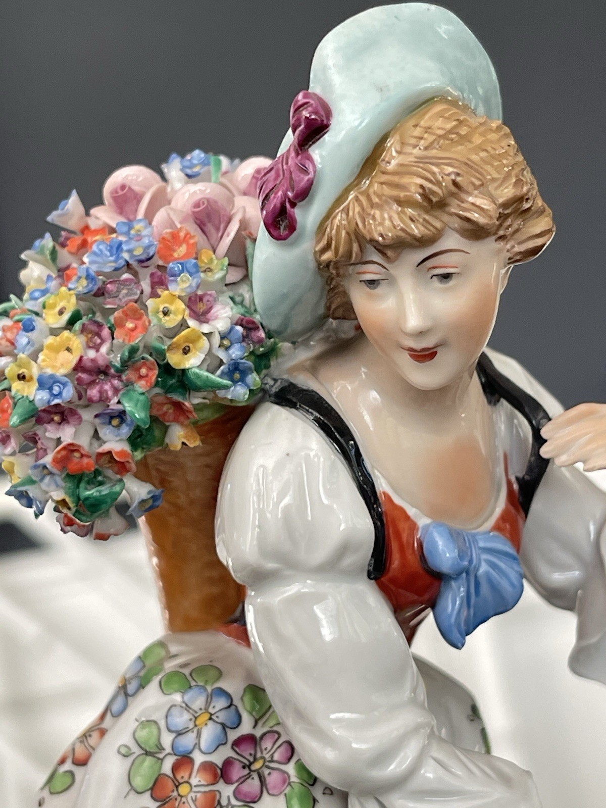 LARGE SITZENDORF GERMANY VINTAGE ANTIQUE FLOWER GIRL FIGURINE 8.5″ ~EXCELLENT