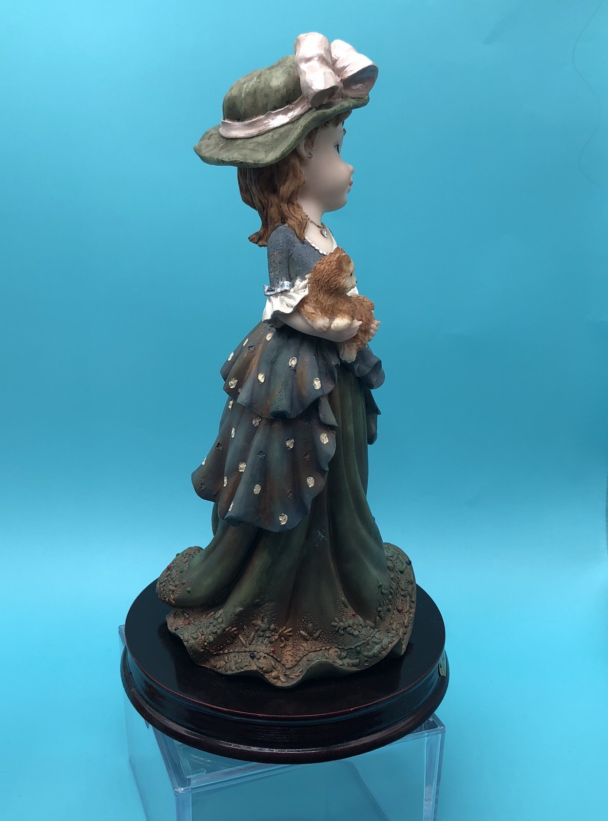 Giovanni Giftware Collection – Victorian Girl With Cat , 9.5”