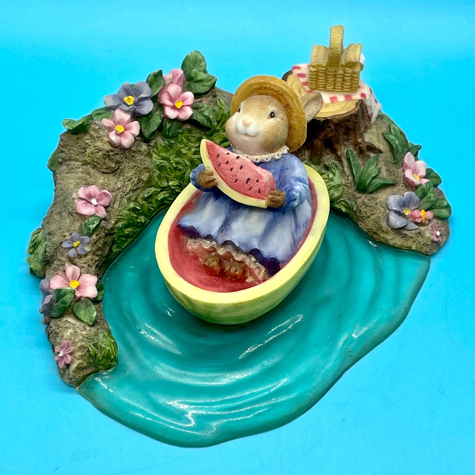 Dakin Holly Pond Hill Susan Wheeler “Basking In The Shade” #0272 – Adorable!