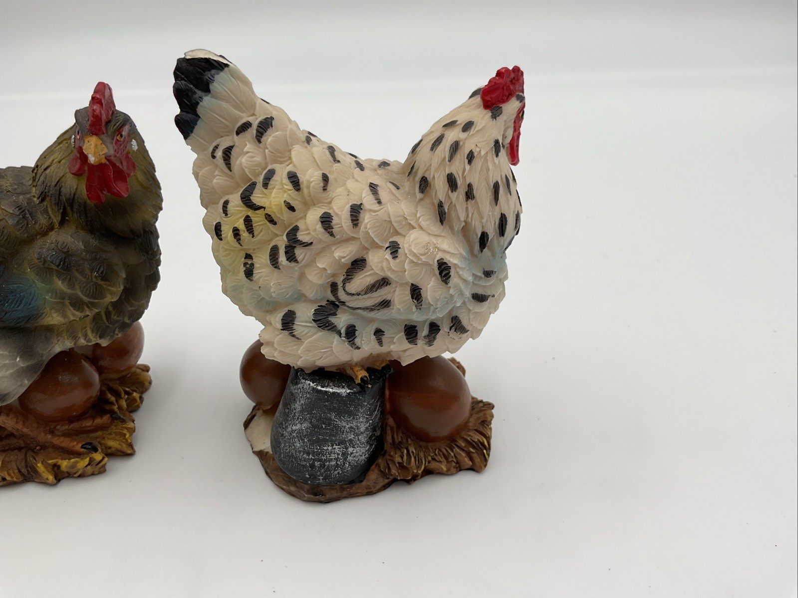 Set Of 2 Polyresin Mother Hens Sitting On Their Nest Protecting Their Chicks/Egg
