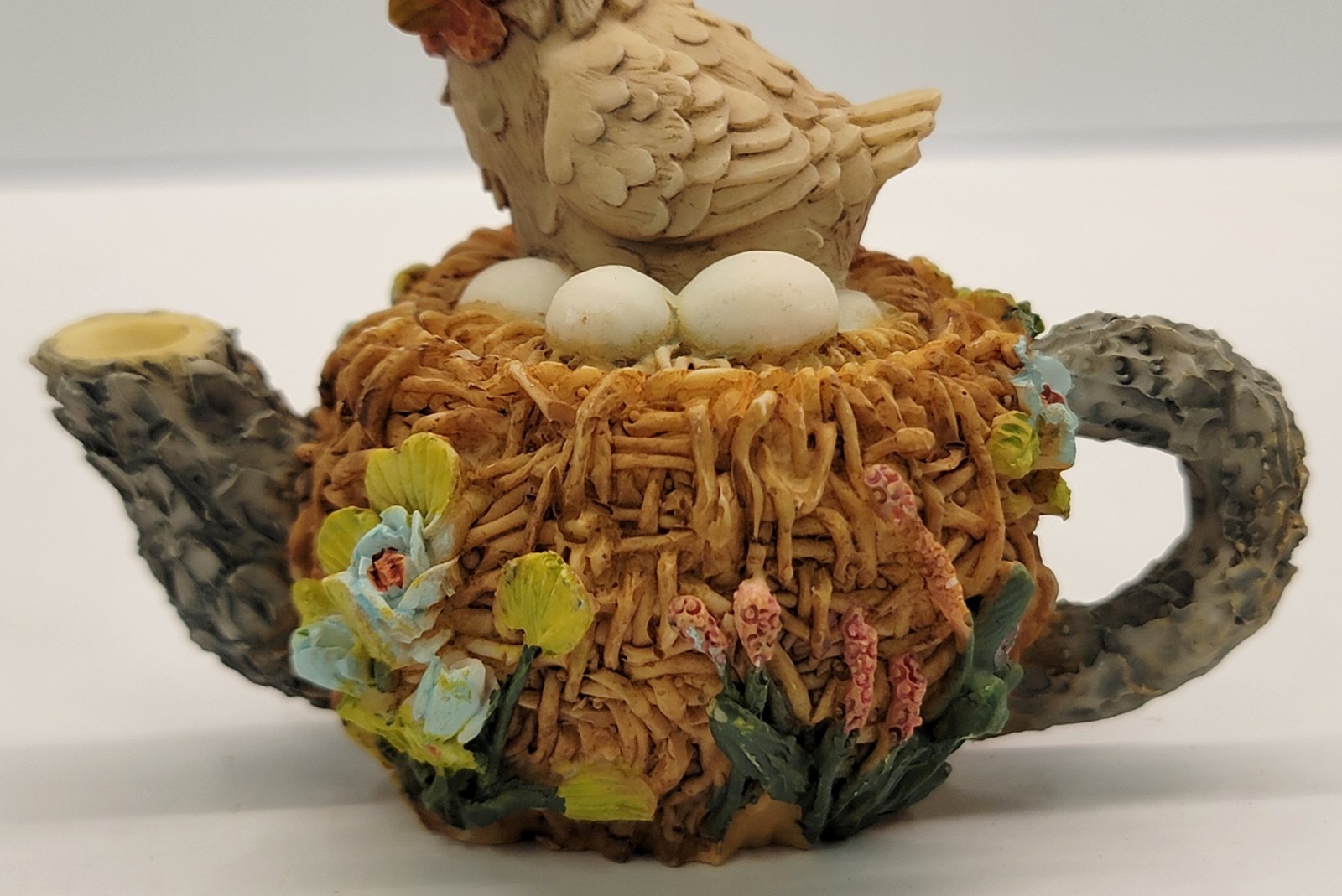 Miniature Polyresin Teapot Shaped Nest Hen with Eggs