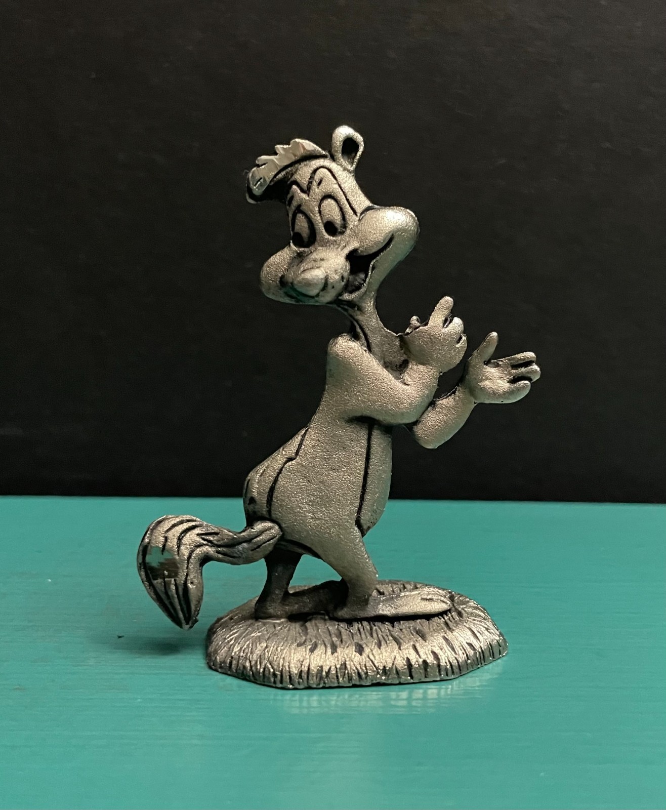 Warner Bros Pewter Pepe Le Pew Skunk Looney Tunes Cartoon Animal Mini Figurine