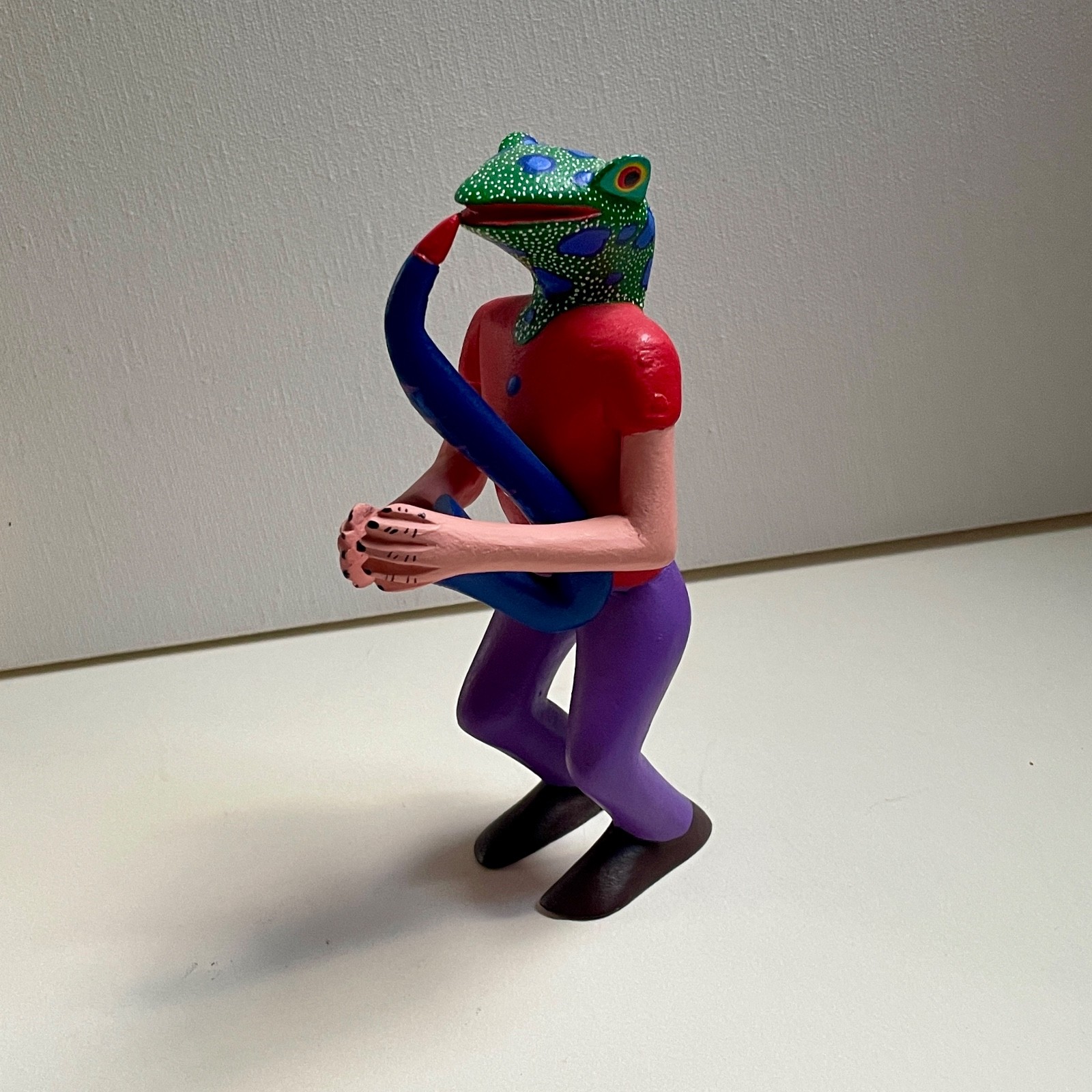 6.5″ Carved Wood frog Figure playing saxophone Ocotian Oaxacan Mexico Signed VG