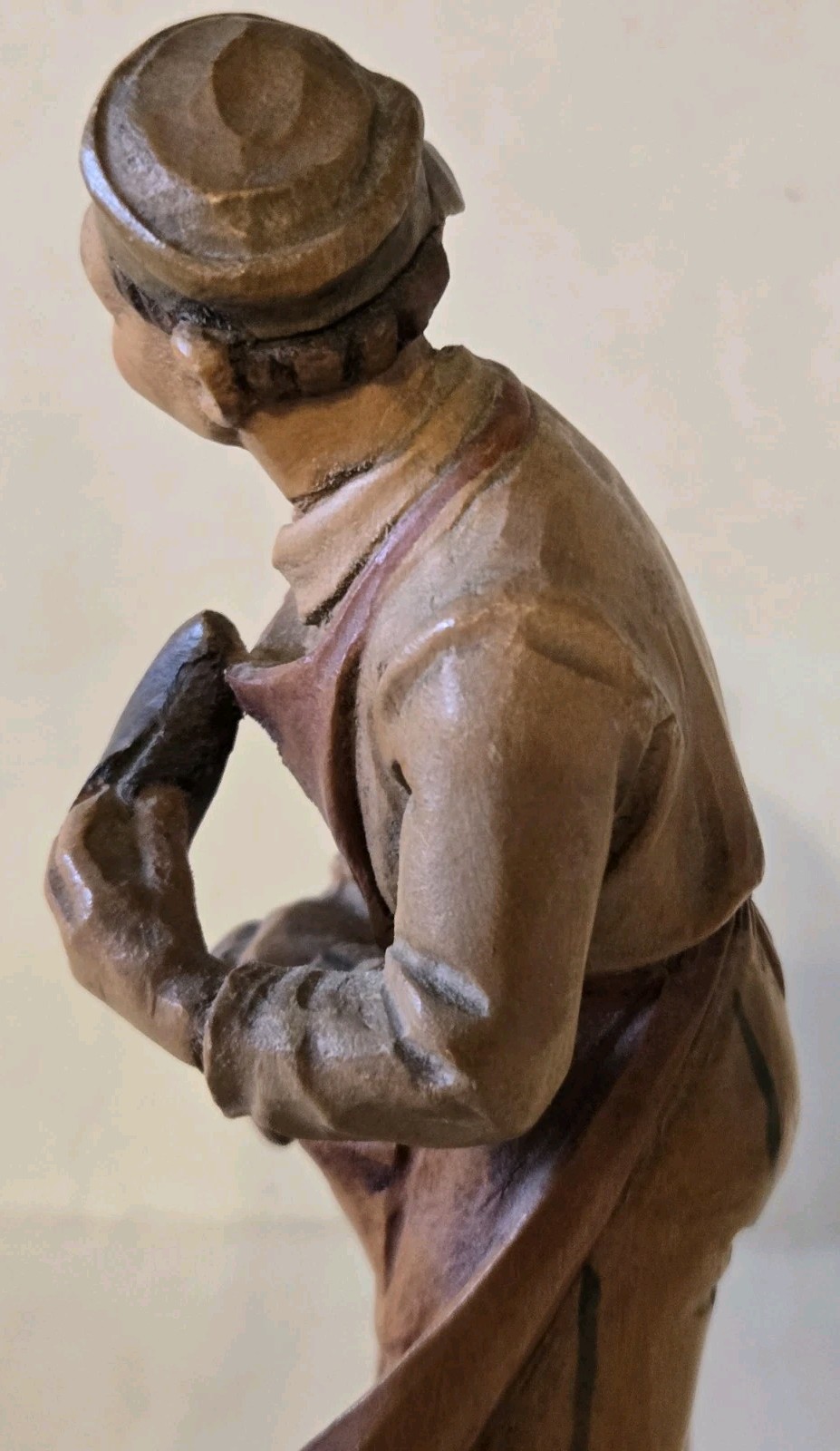 Wood Carved Sculpture Man Cleaning Shoes 7″ Tall Beautifully Detailed Vintage