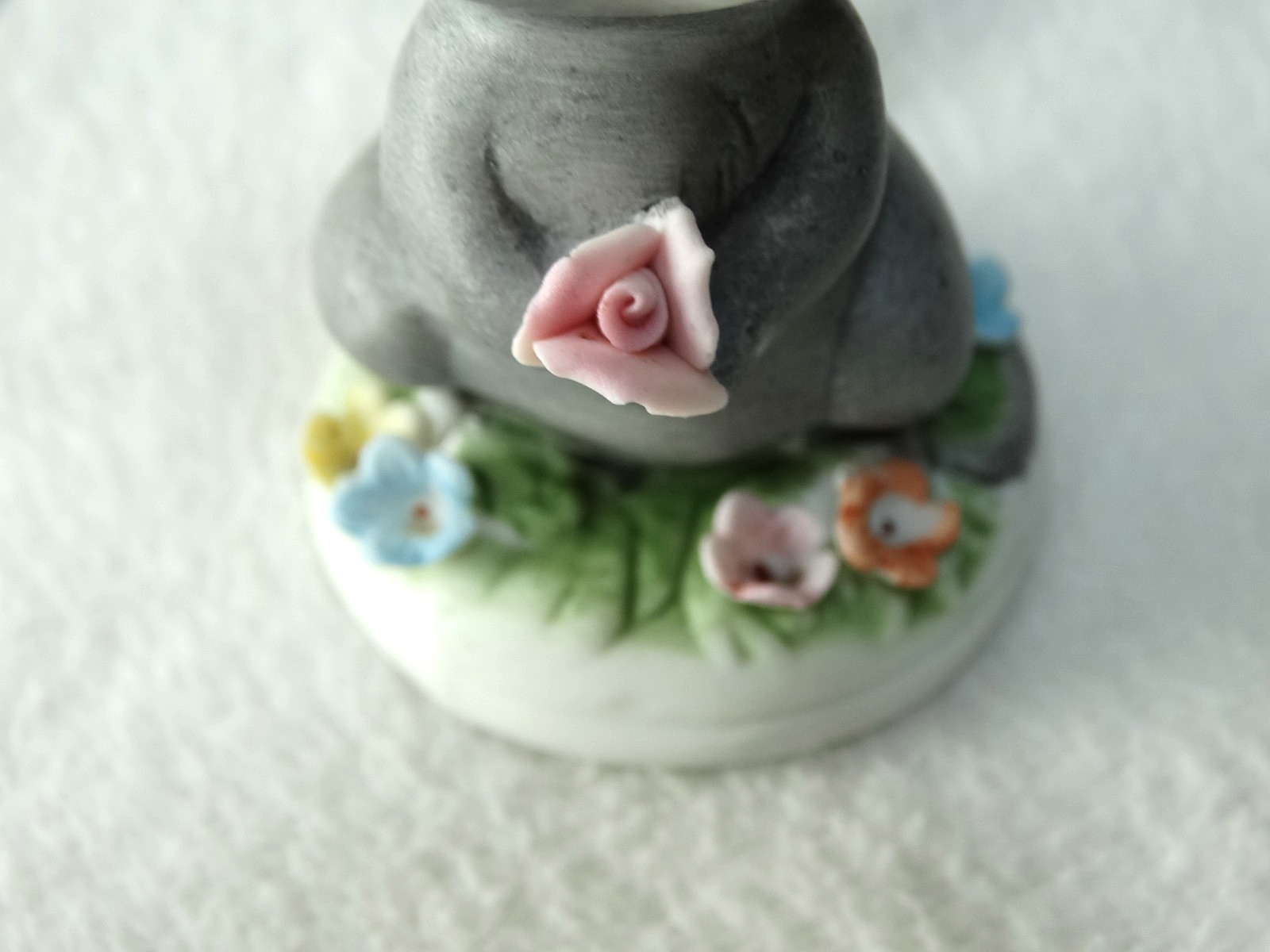 Vintage Napcoware Gray Mouse / Flowers Figurine Ceramic Bisque C-8616 3 1/4″ h