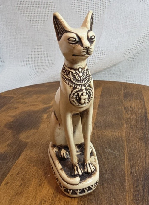 Vtg Statue Egyptian Goddess Bastet Cat with Scarab Resin Beige 5″+ – Exc.