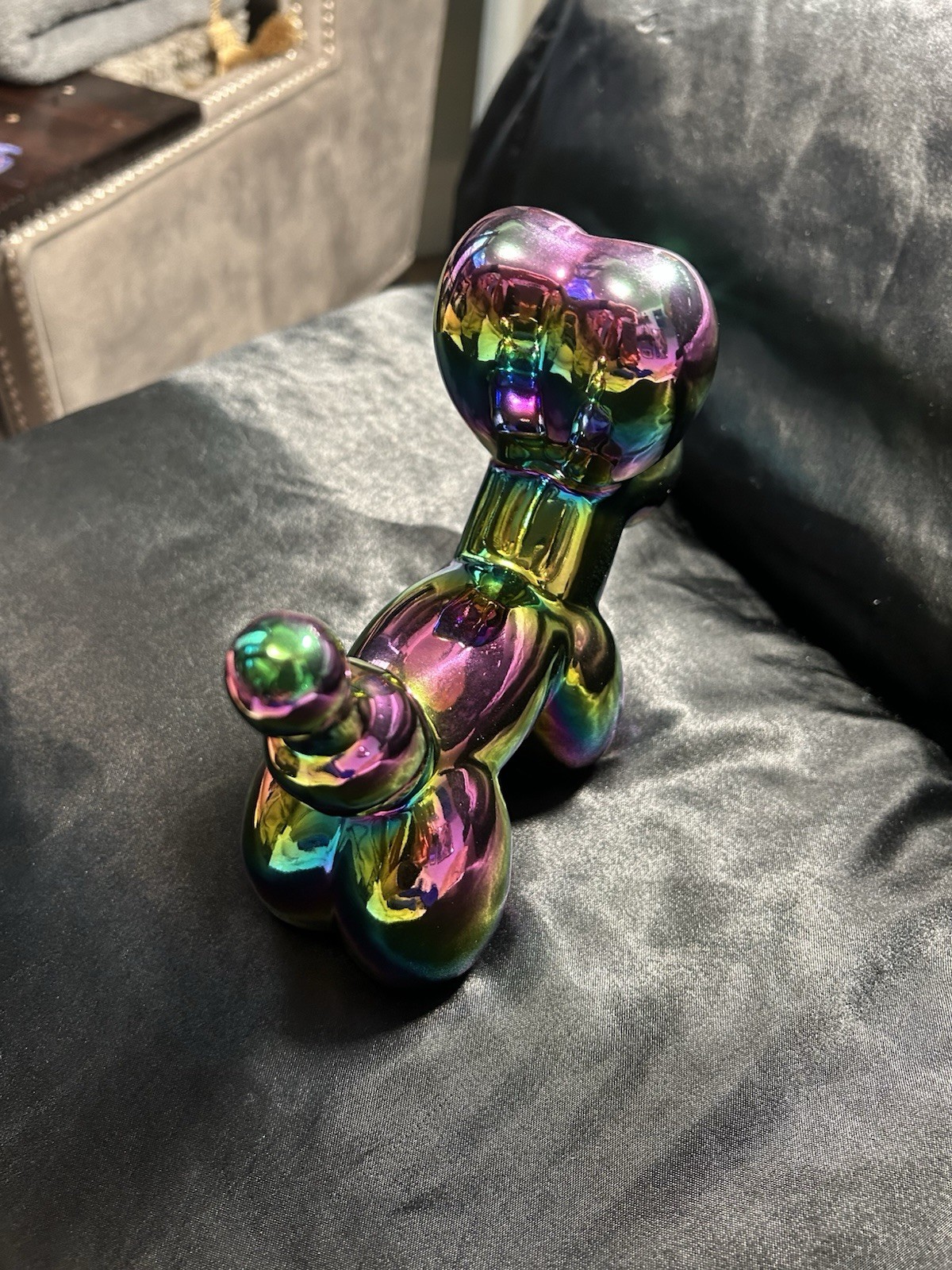 Iridescent Balloon Dog Sculpture – Modern Rainbow Chrome Decor Statue