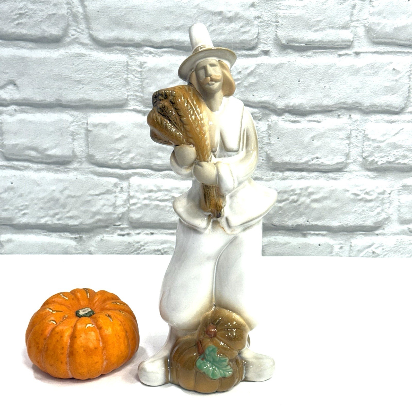 Cracker Barrel Ceramic Pilgrims Thanksgiving Figurines Home Decor Sculptures
