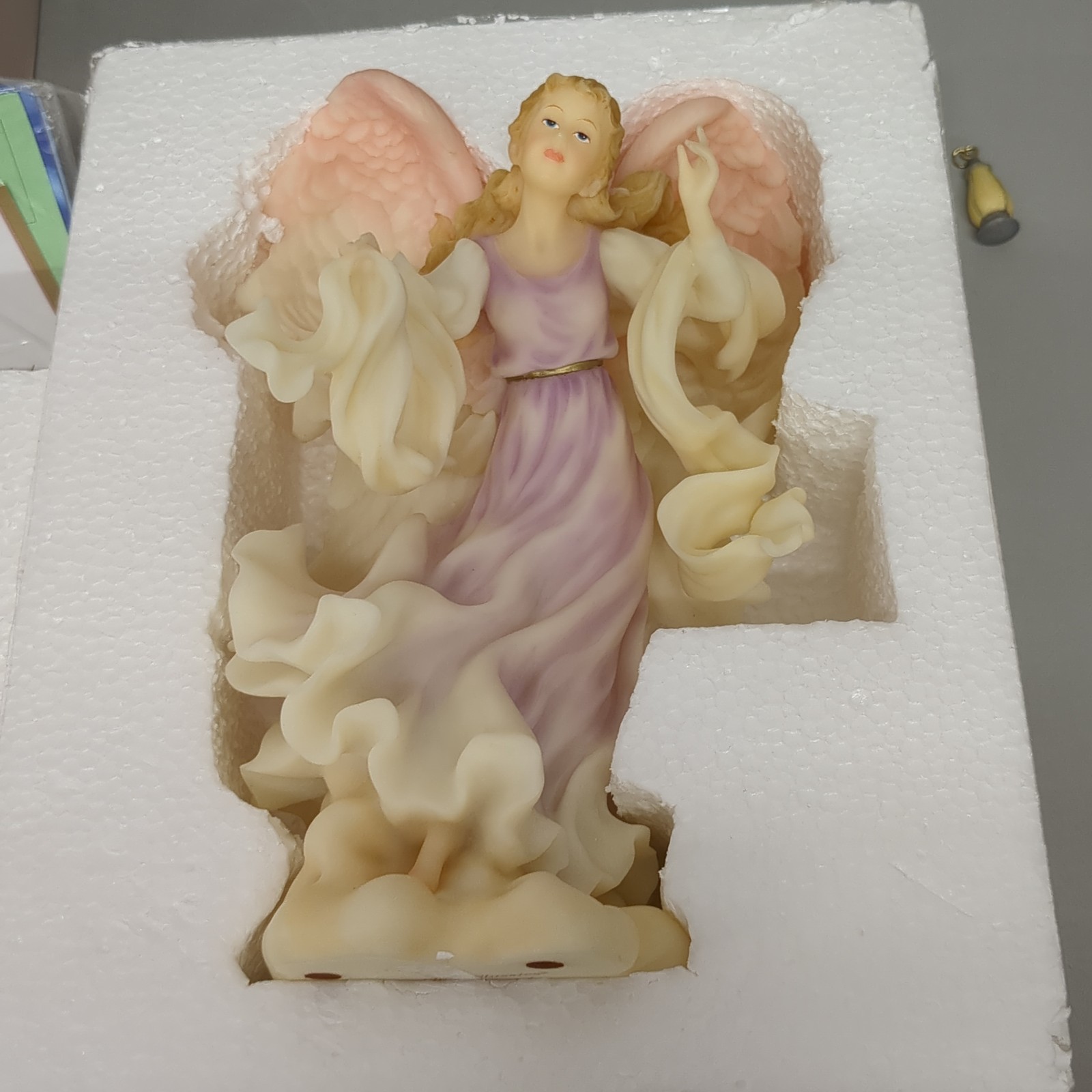 Seraphim Classics Nativity Angel “Bethany” Lighting The Way Roman #81653 w/Box