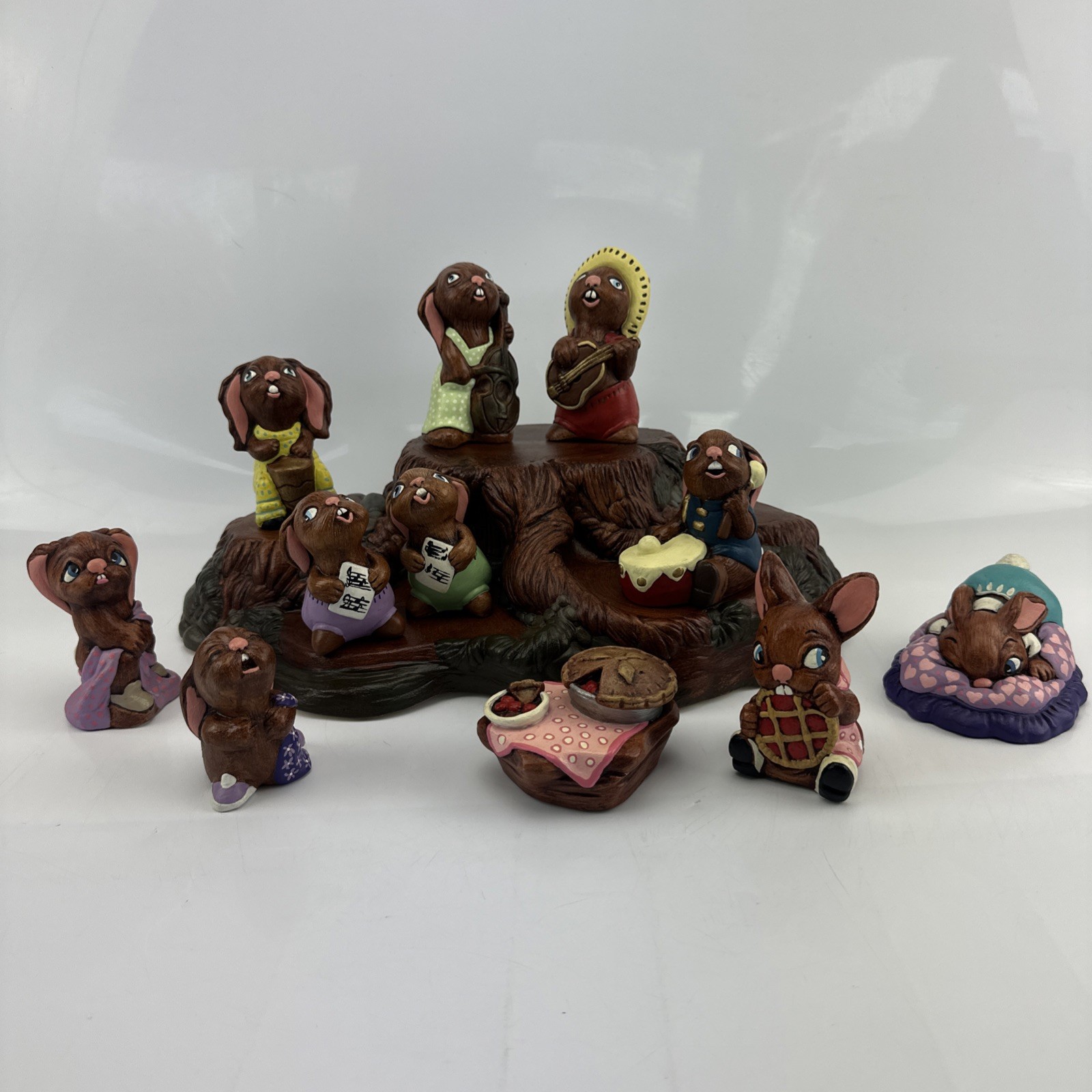 Vintage Pendelfin Rabbit Stoneware Music Scene Apple Pie Chorus Blanket Baby