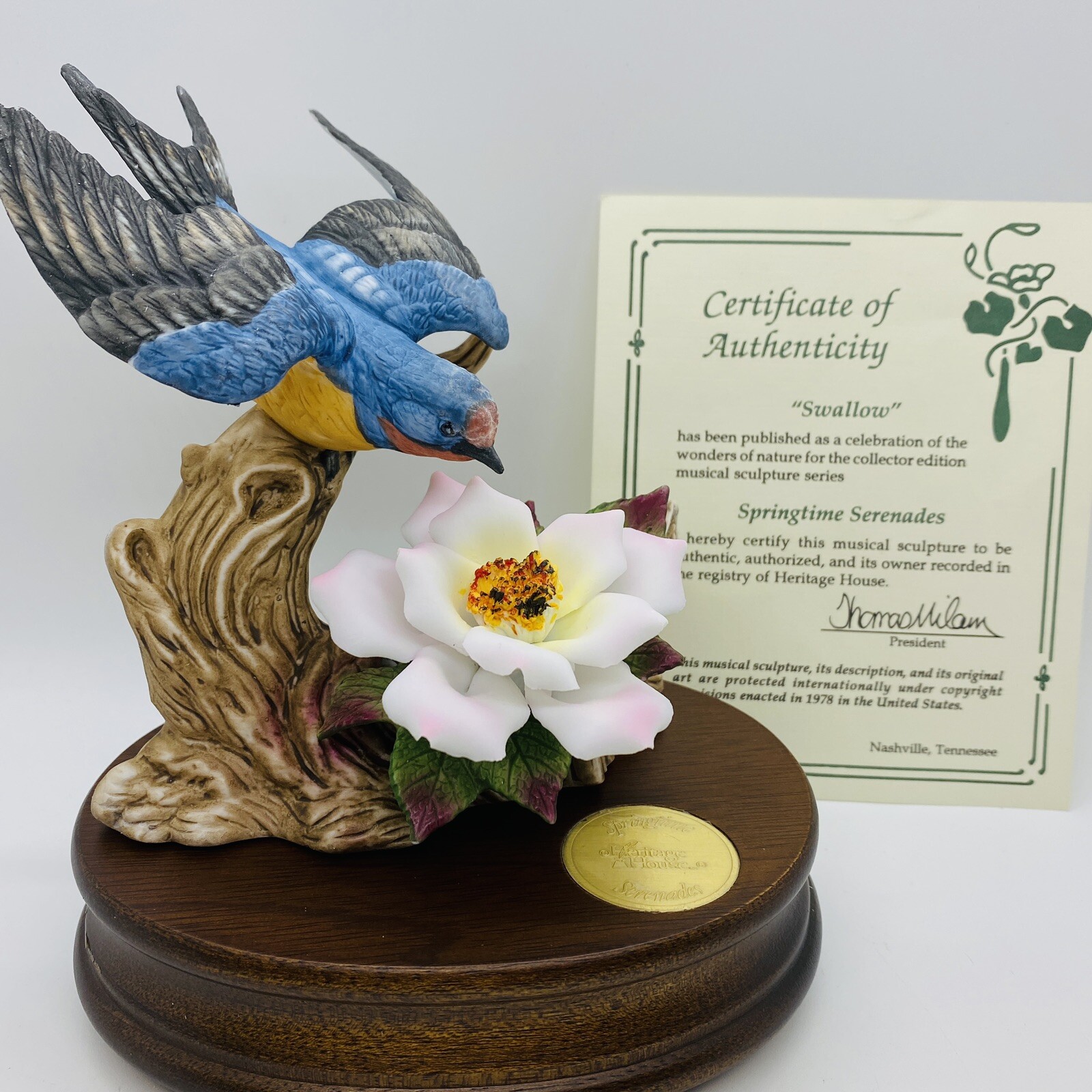 Heritage House Springtime Serenades blu SWALLOW Figurine w/ Music Base, COA, NEW