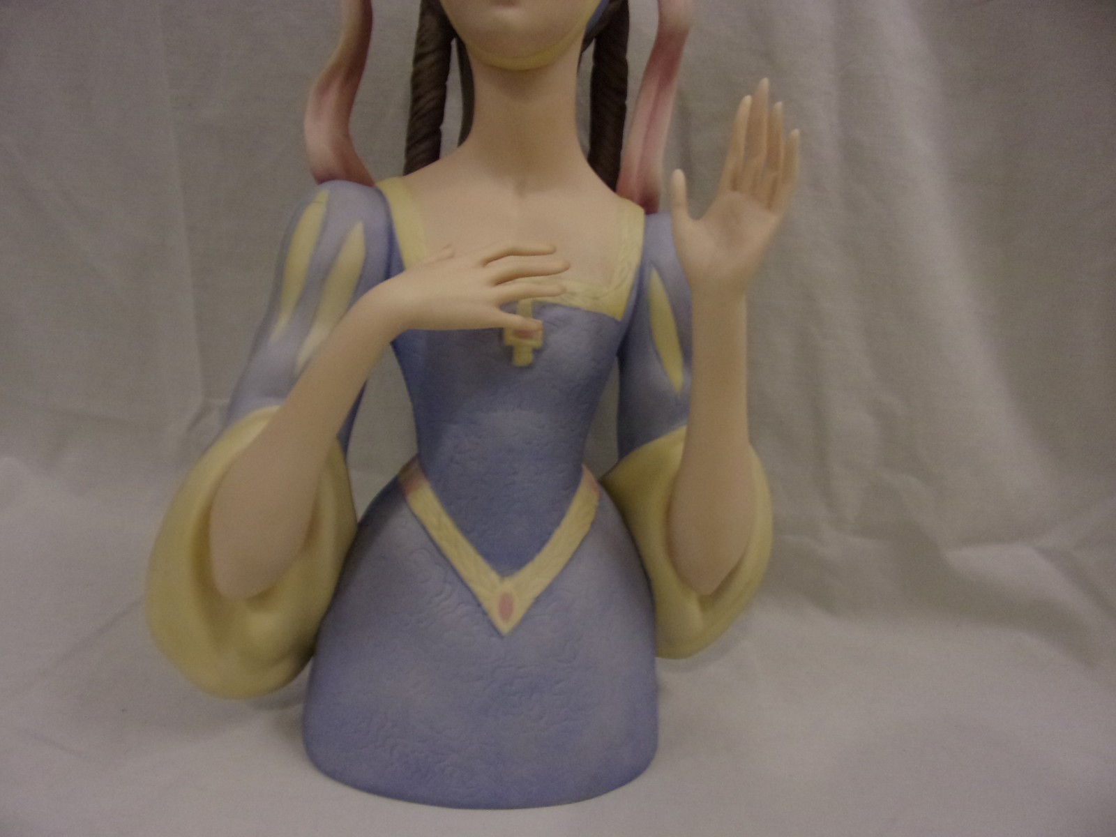 Laszlo Ispanky ( 1919-2010) Porcelain Figure of Medieval Lady # 386/400 Mint