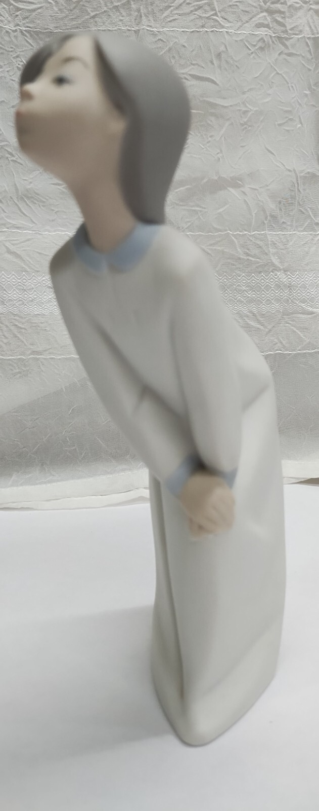 Vintage Lladro #4873 Nightgown Girl Kissing – Matte Unglazed Retired 7″ With Box