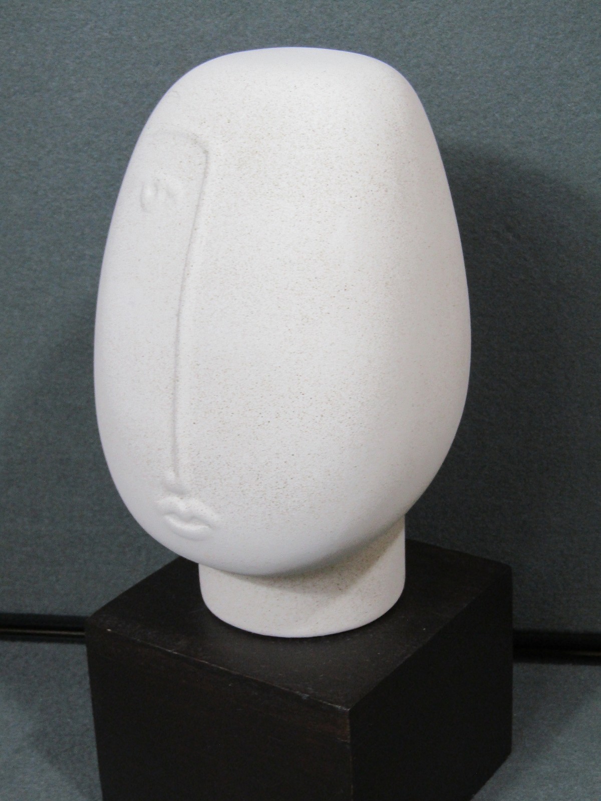 HM Home Abstract Face Head Sculpture Ceramic Wood Base Modern Minimalist 12″