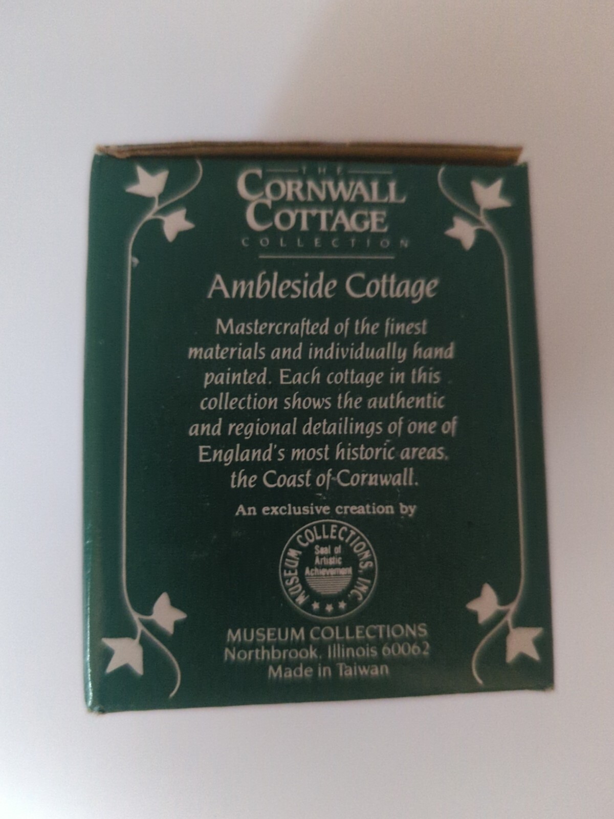Vintage 1987 Museum Collection Winter Tudor Hall Cottage BH04 Cornwall House