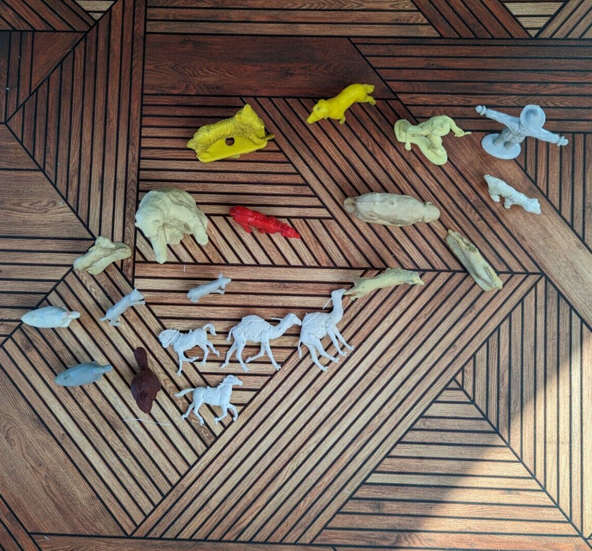20 Piece Vtg Plastic Figurines Animals, Farmer Mixed Brands (Marx, Britains)